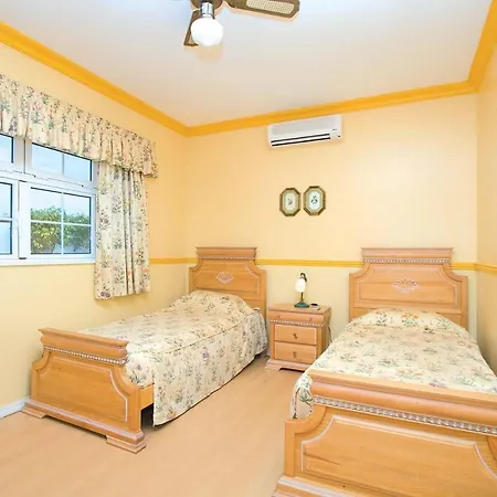 Villa Puerto Del Carmen Sleeps 6 Air Con Wifi