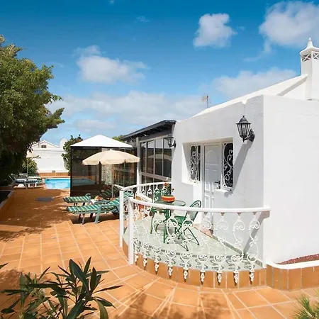 Villa Puerto Del Carmen Sleeps 6 Air Con Wifi